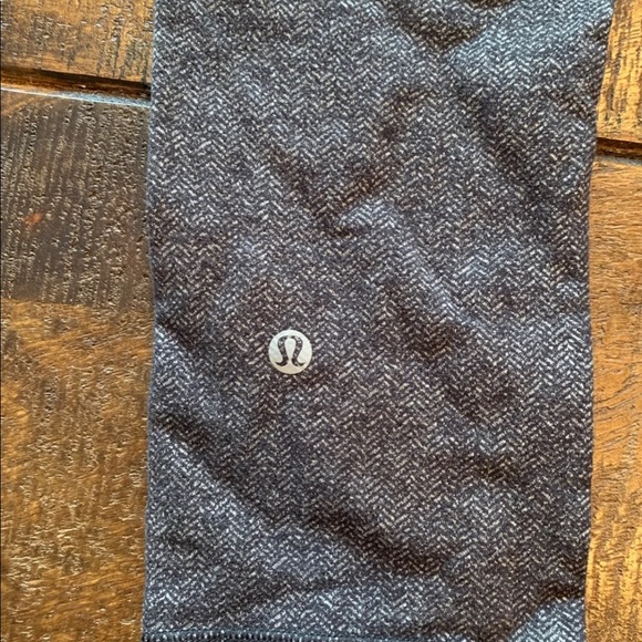 Lululemon crops - Picture 3 of 3